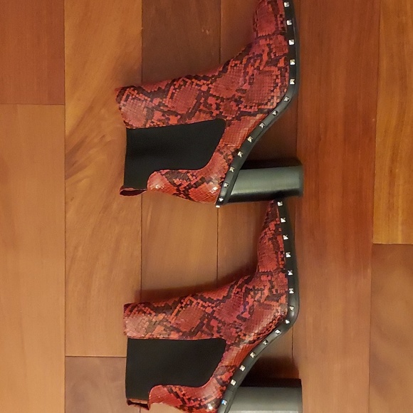 Charles by Charles David Dodger Bootie- Size 7.5 - Picture 3 of 3